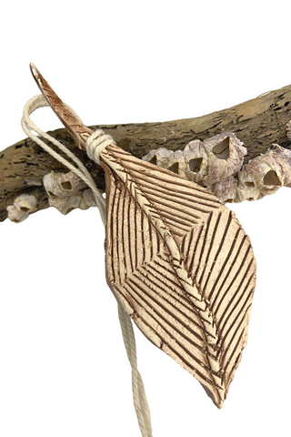 309-14 Ceramic Feather Decoration